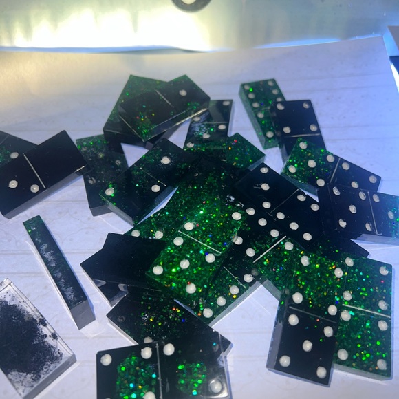 Dominos - Picture 3 of 6